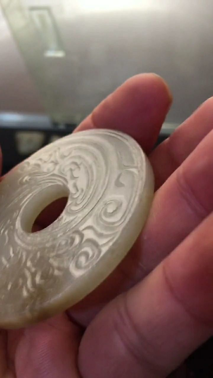 相传这是康熙皇帝佩戴过的玉佩玉体通透非常漂亮