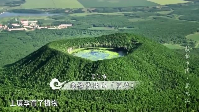 航拍中国:见过火山口建寺庙吗?大自然与人文的碰撞,看着好震撼!