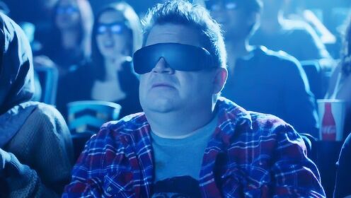 大叔第一次看3D电影，却戴上2D眼镜，意外发现影院秘密
