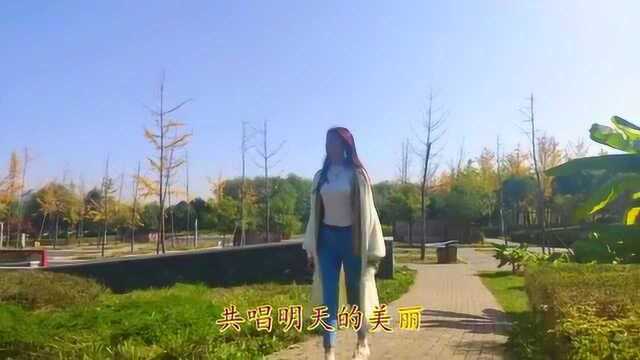 一首《留恋红尘只为你》唱的那么深情,使人陶醉