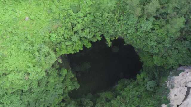 航拍神奇喀斯特地貌与天坑之漳河源老龙洞天坑,湖北襄阳南漳县