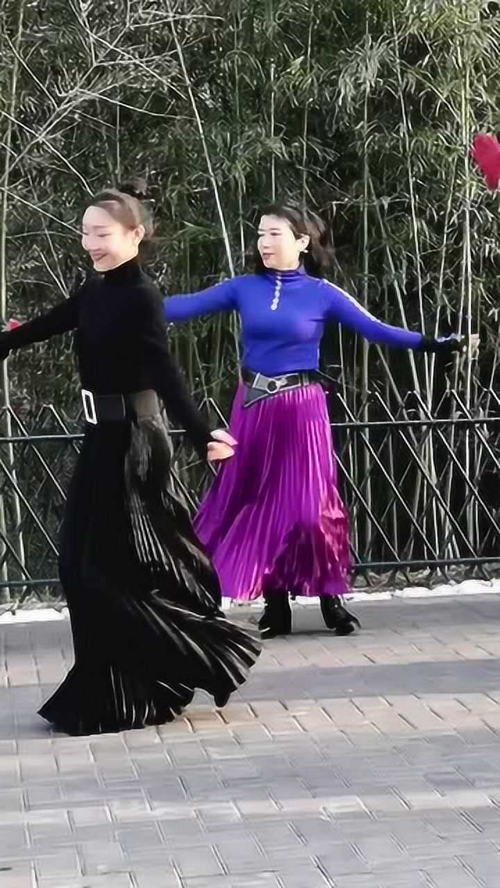 北京紫竹院小红老师首次学新舞人美又聪明一学就会