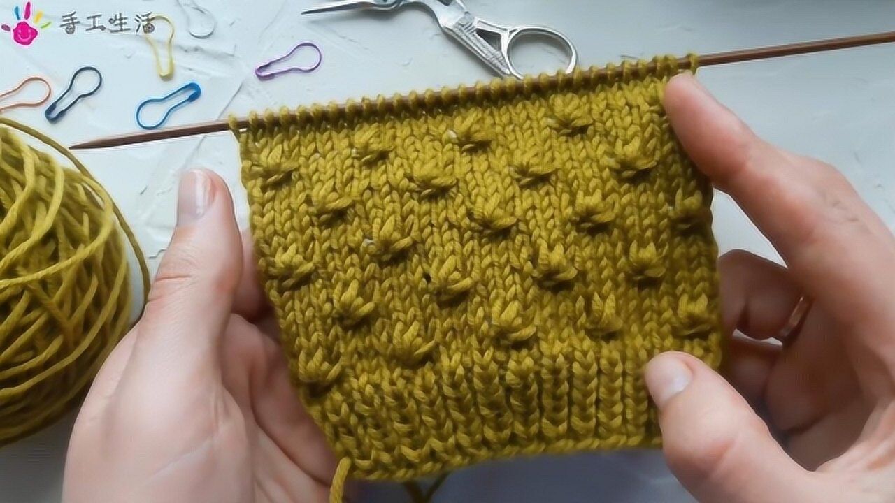 棒针编织零碎小花朵样式女士毛线衣,花样时尚好看,快来试试看