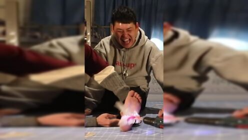 2021-06-28这就是好闺蜜吗,在茶艺课上挠你脚心0:00:15简 介:挠痒痒