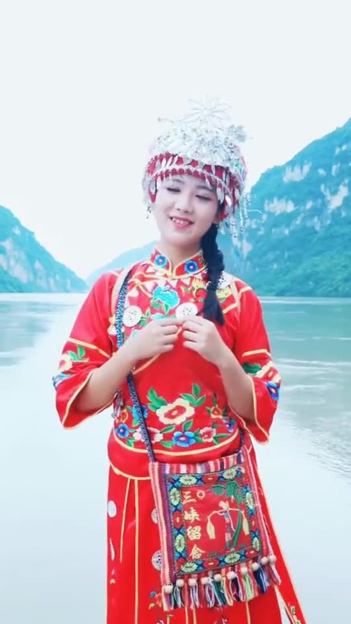 苗族姑娘唱歌太美了