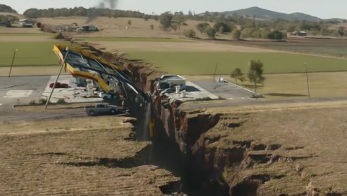 5分钟速看灾难片《末日崩塌》：美国发生9.6级强震，地面出现巨型裂缝