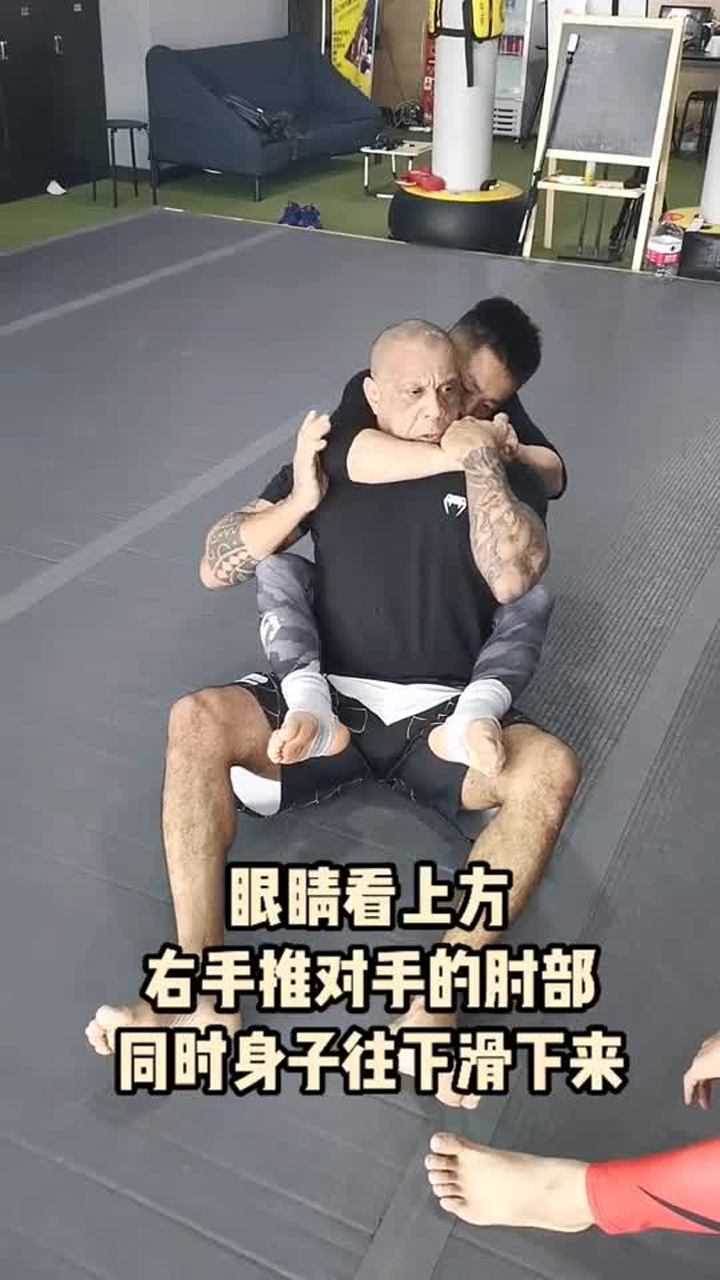 巴西柔术逃脱裸绞柔术防身术