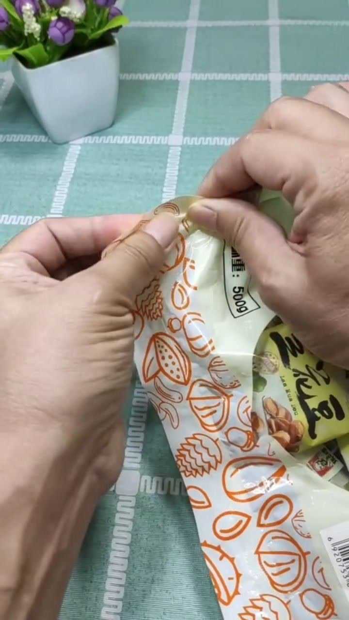 没有撕开口的袋子两个硬币帮你轻松解决