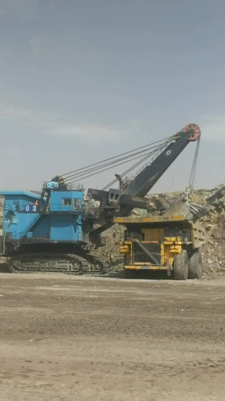 太原重工生产的巨无霸电铲体型庞大工作效率高