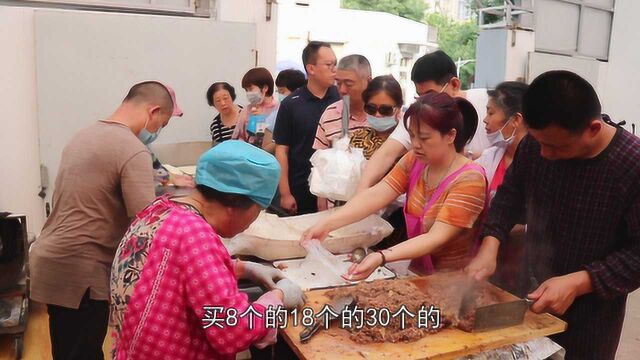 济南最牛大娘卖早点,一出摊整条街排队,一个10元5小时卖一万多