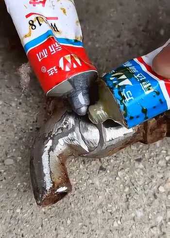 哥俩好胶水粘水龙头,效果非常惊人,这招你学到了吗?