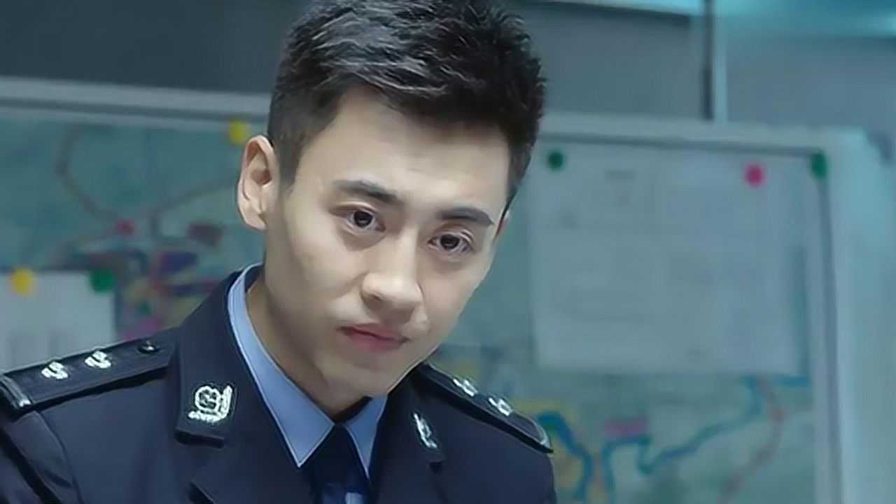 警察锅哥简凡确定侦破方向从走私文物入手阿杰那得调个人