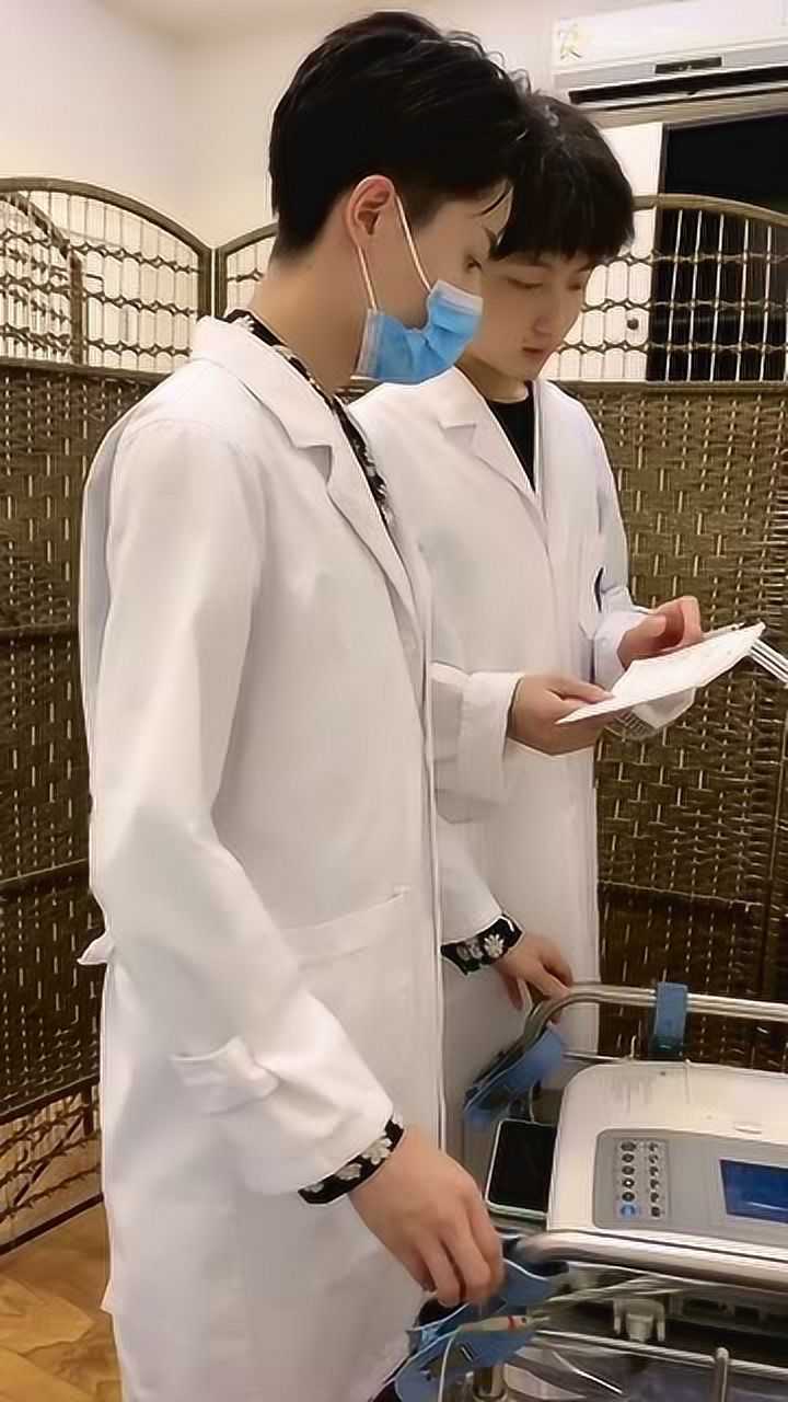 这样的男医生做心电图,会使你心跳加快吗