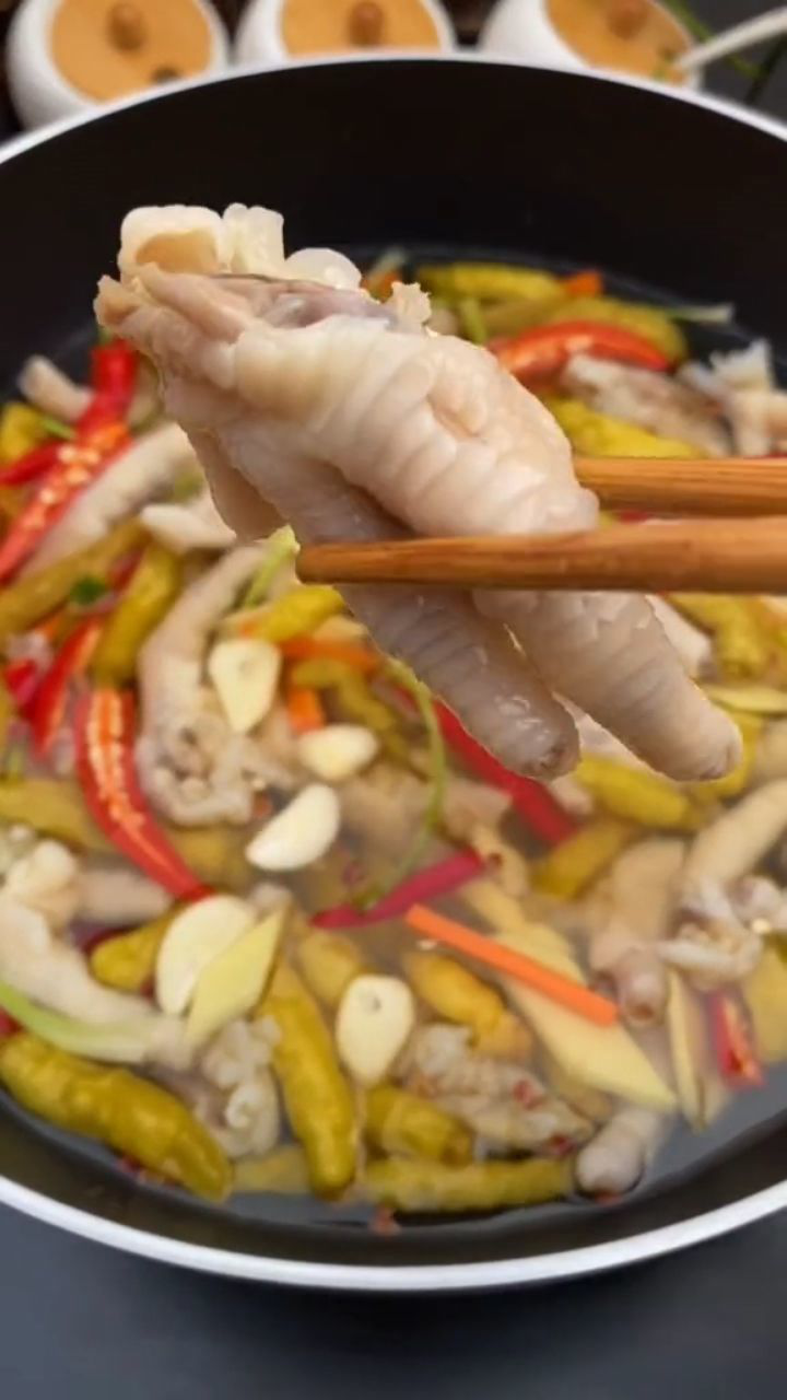 女人就跟泡椒凤爪一样,细嚼才能品尝她的滋味