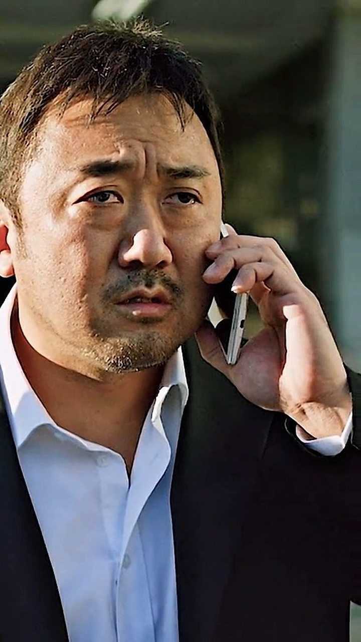 这样的眼神够犀利吧