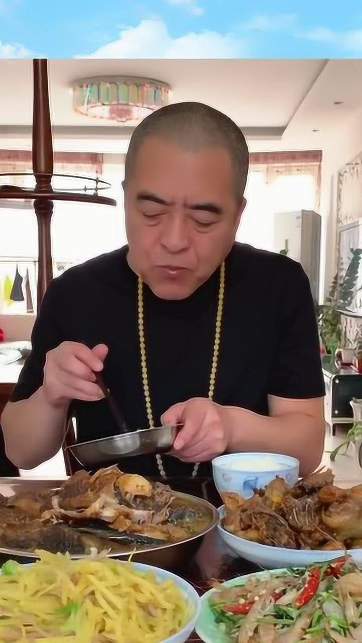 东北大叔开吃播这也叫简简单单大鱼大肉的