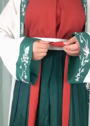 汉服穿搭:宋制汉服双耳结的系法来了,小可爱要不要安利一下?