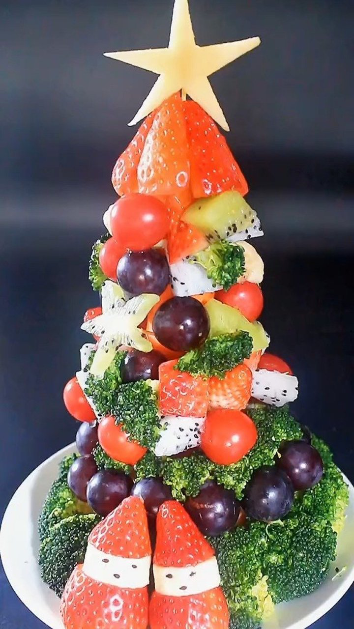 今天教大家用蔬菜水果做圣诞树真是太精致了