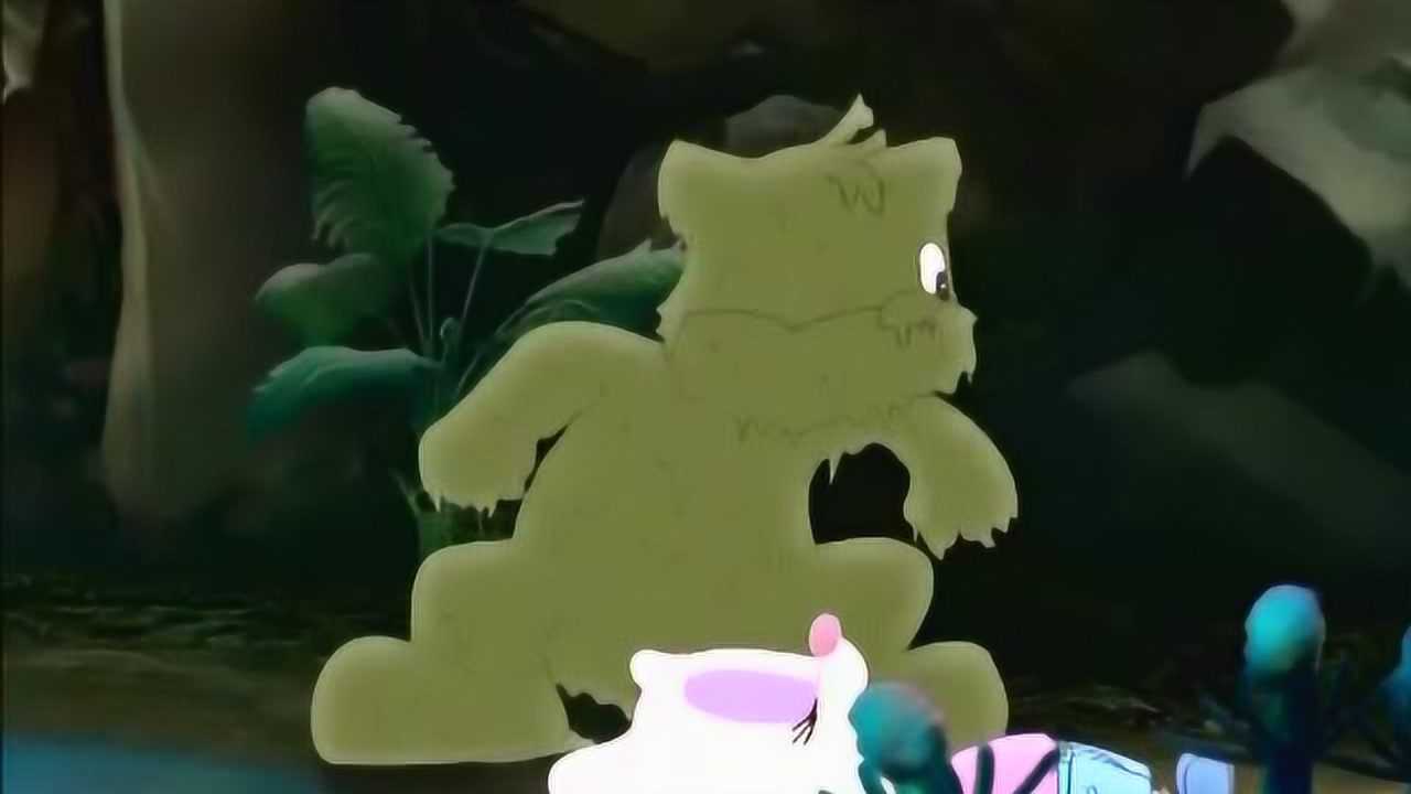 蓝猫装扮成恐龙的样子咖喱被吓得拔腿就跑