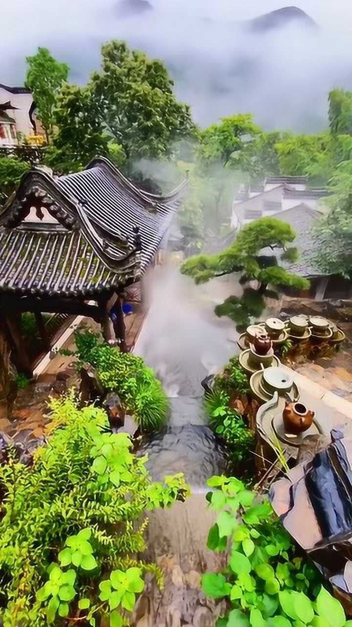 有雨山戴帽,無雨山沒腰