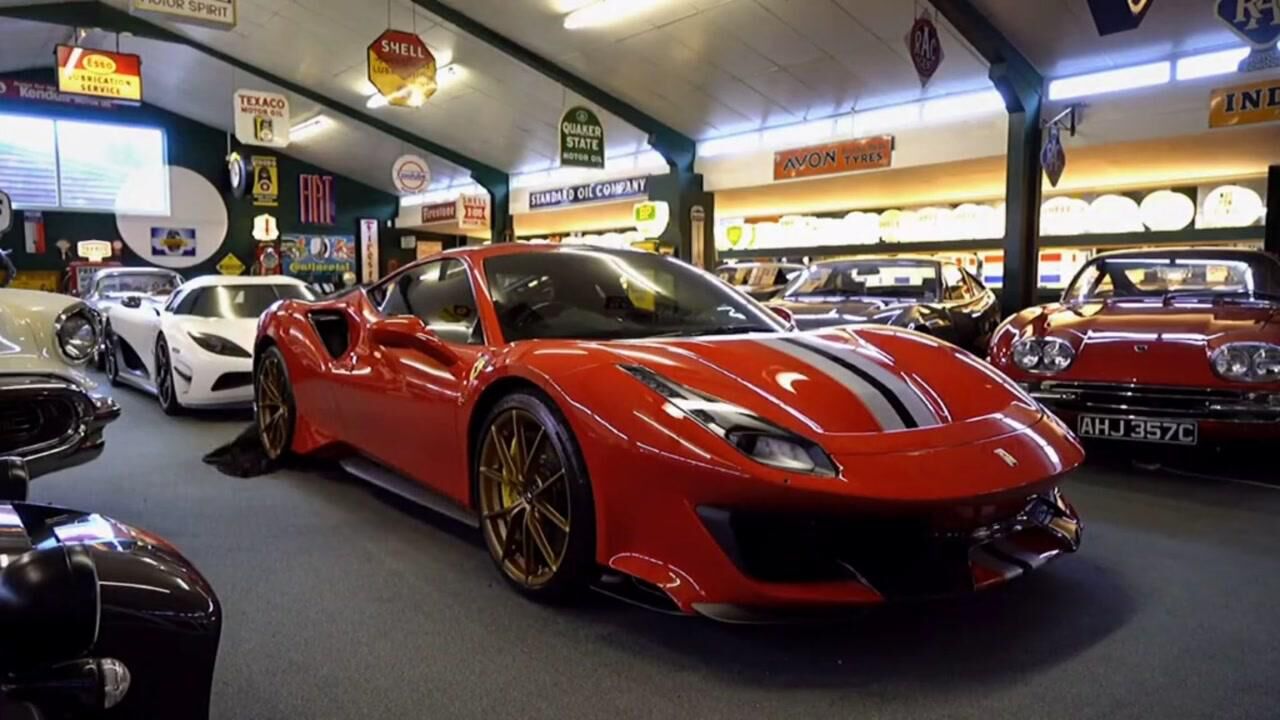 粉丝你又在偷拍我家的车库法拉利法拉利488pista