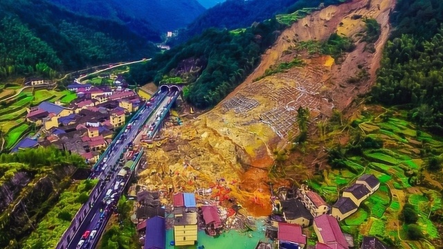 视频记录世界各地 遭遇地质塌方山体崩塌的瞬间 在雨季大家一定要注意防范