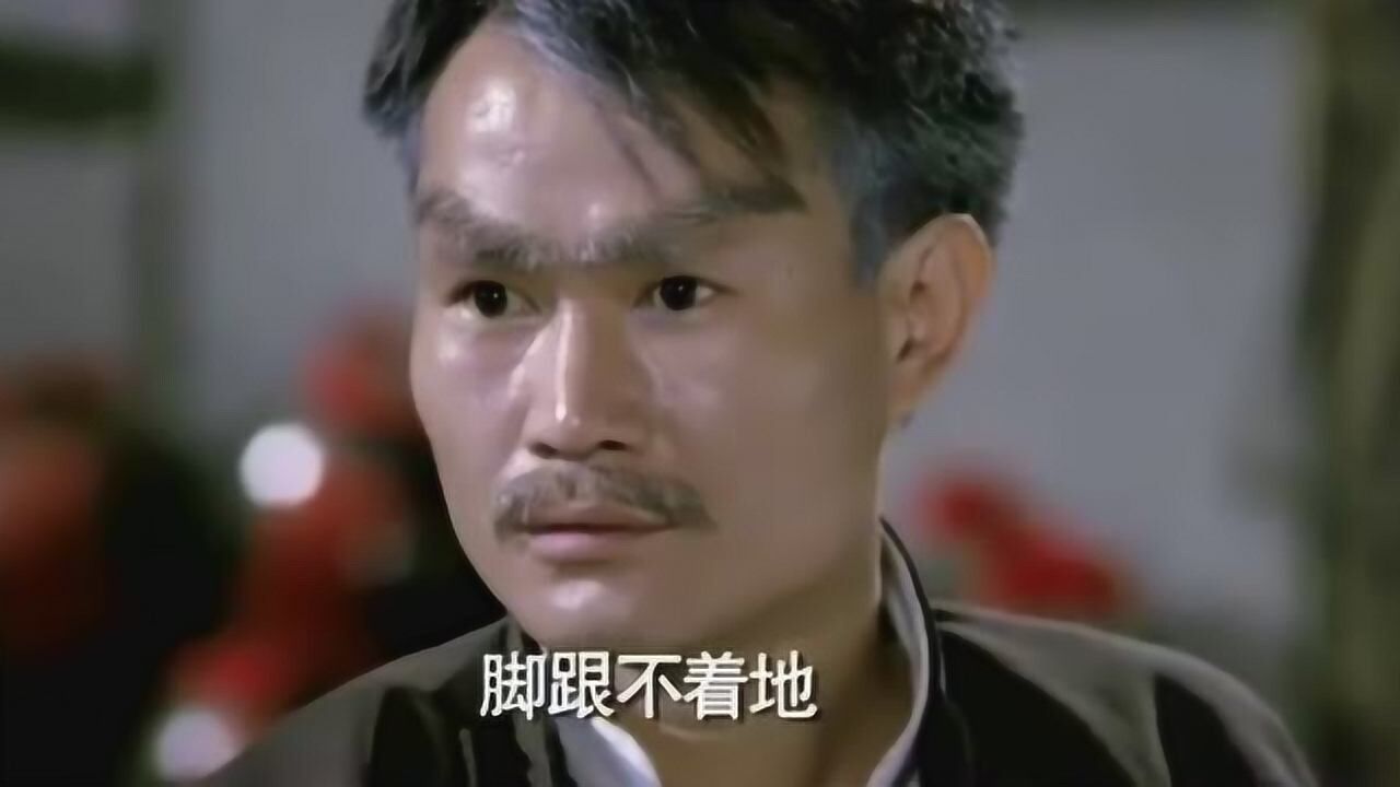 是人是鬼九叔一眼就看出,两徒弟被恶鬼附身,竟踮着脚走路