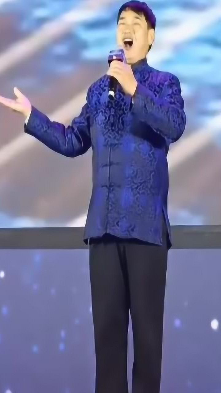 大衣哥今天晚上南昌演出现场滚滚长江东逝水