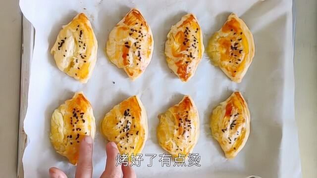 简易版榴莲酥,外酥里软,咬一口,满满的榴莲香,让你回味无穷