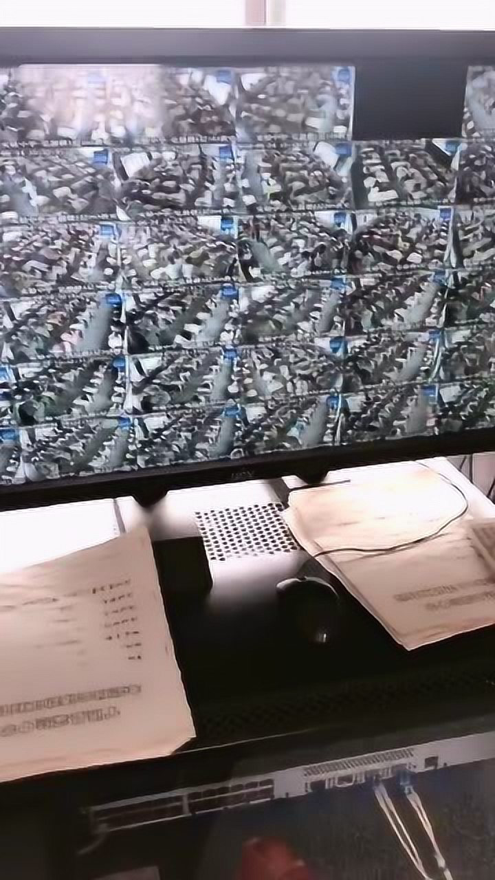 高中月考监视现场,密密麻麻的监控器,苍蝇有几条腿都能看清!