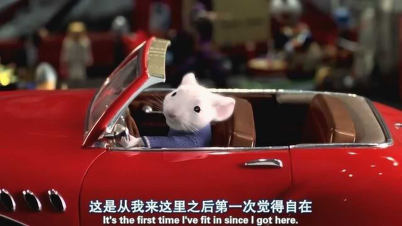 精灵鼠小弟史都华无意闯入乔治的沙盘乔治消除偏见两人重归于好