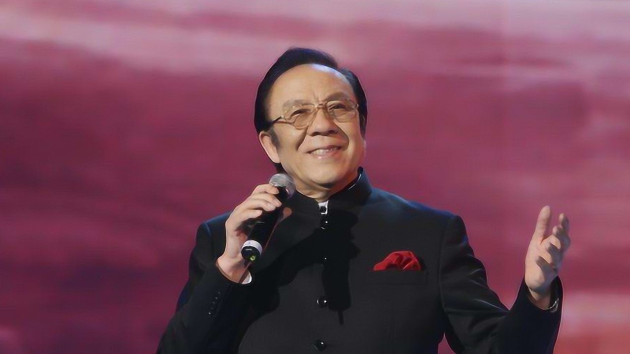 杨洪基现场演唱滚滚长江东逝水满满都是童年回忆