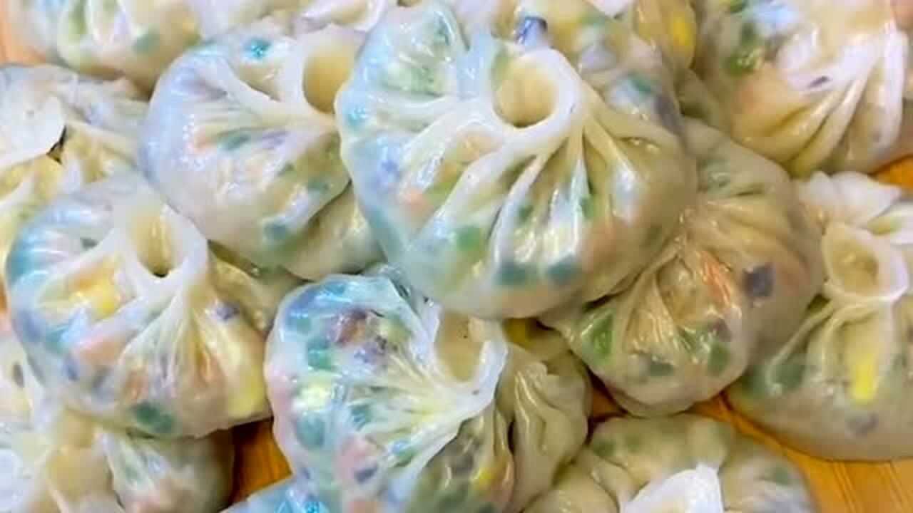 不会和面也可以包这种半透明的包子,直接用买来的饺子皮就可以,简单