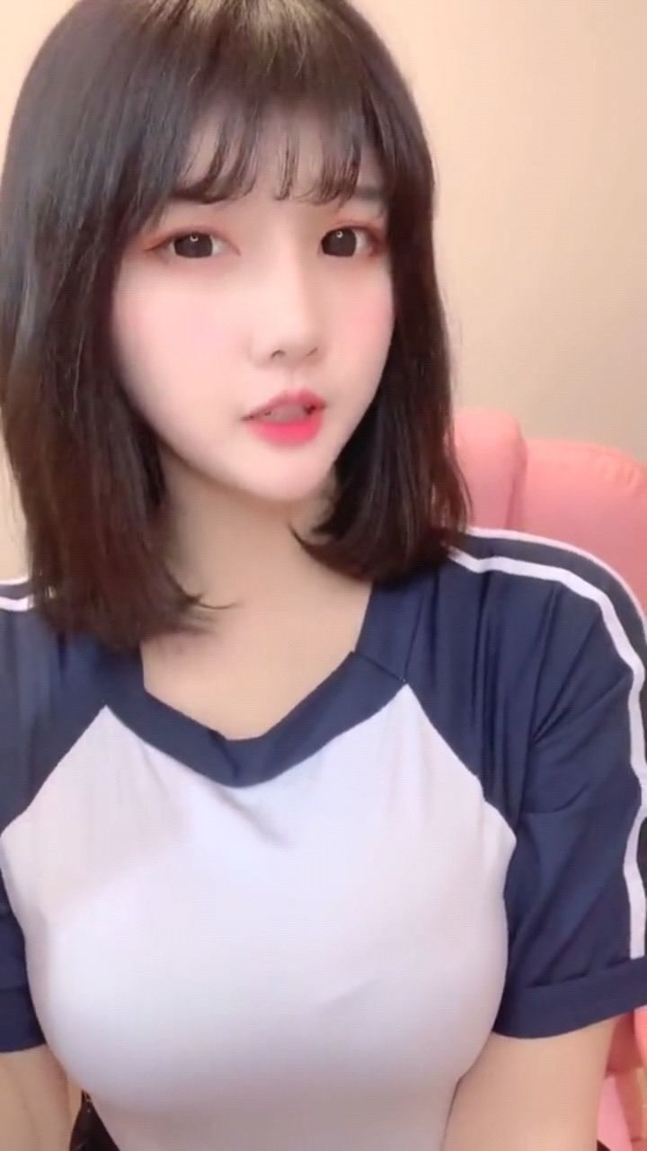 大白兔,白又白,蹦蹦跳跳真可爱!