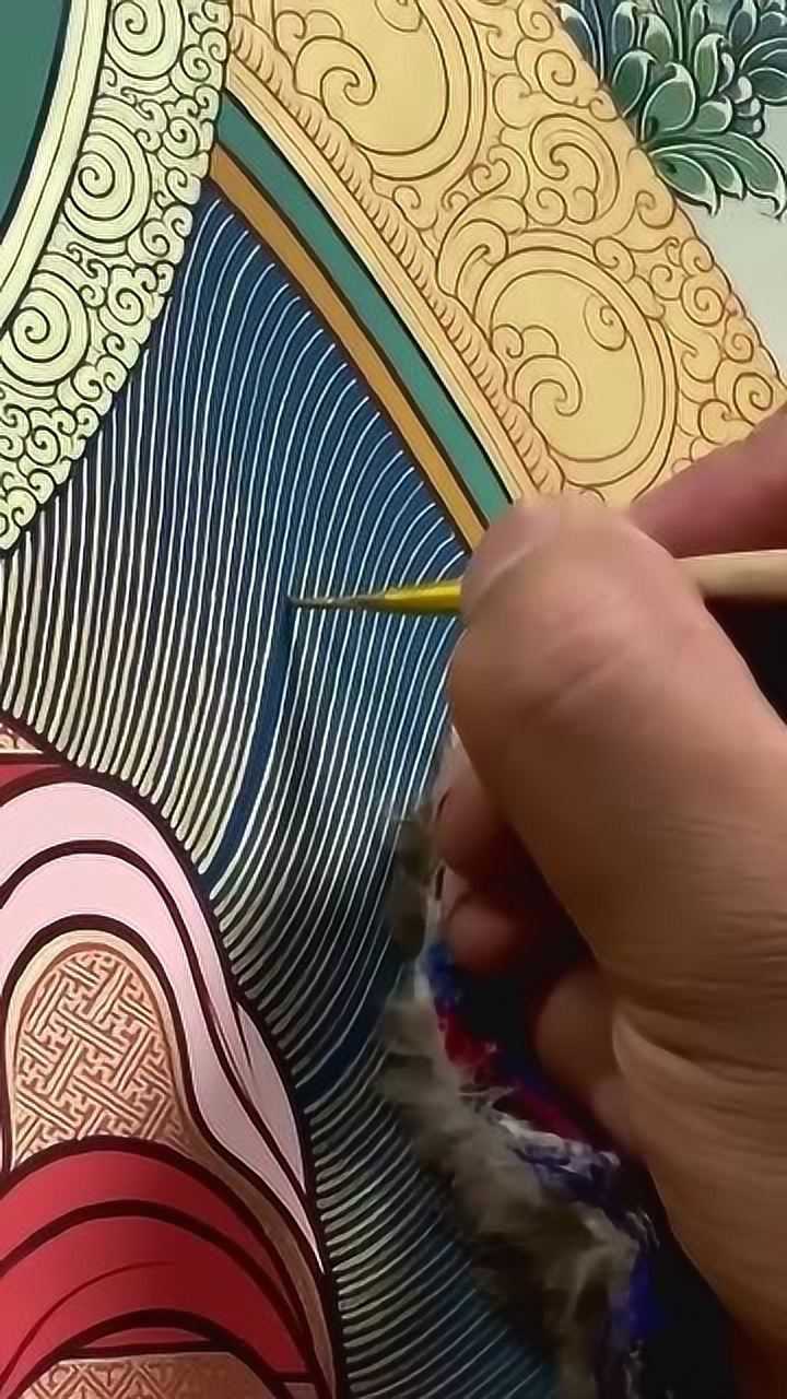 老师傅画金线手法稳定画出的线条刚劲有力