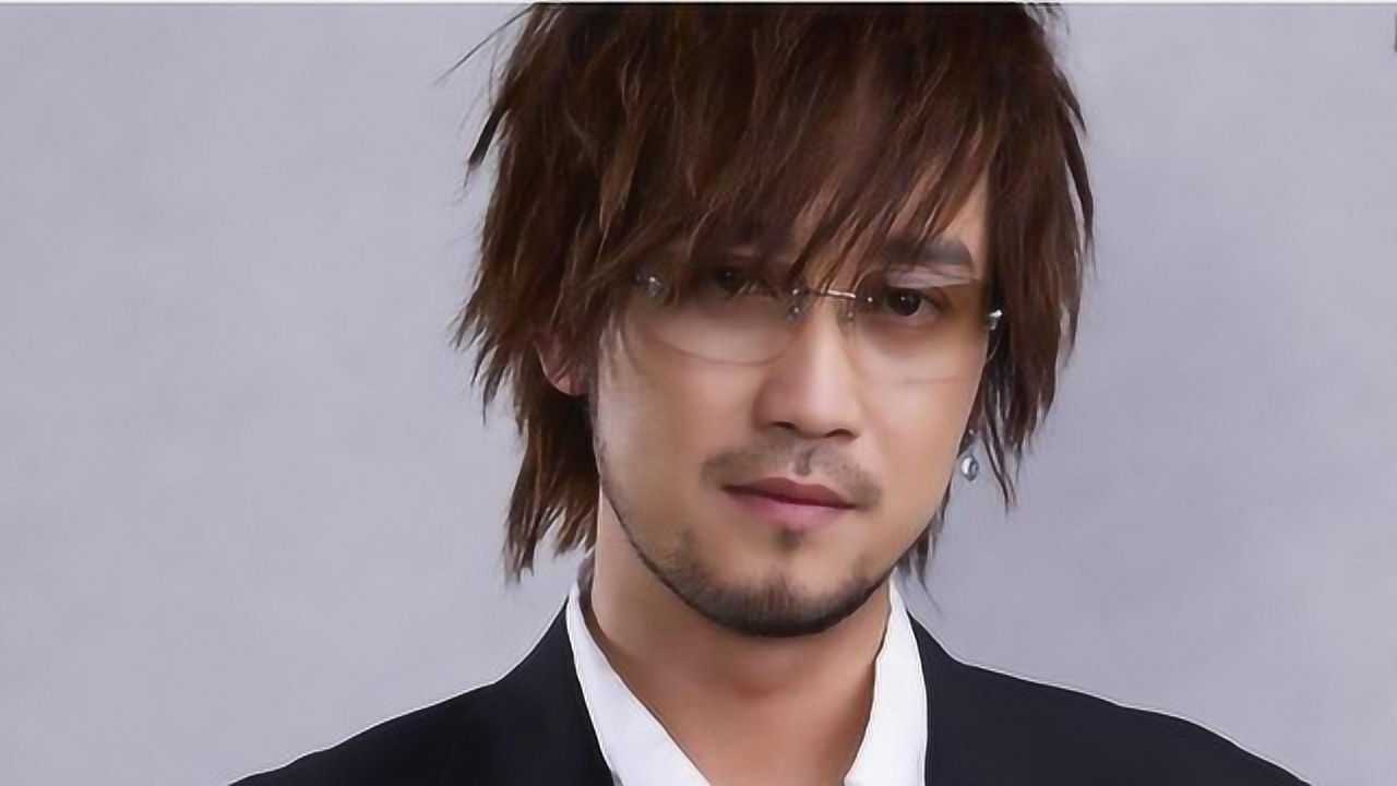 周传雄演唱黄昏声音不嘶哑却唱出撕心裂肺的感觉唯有小刚