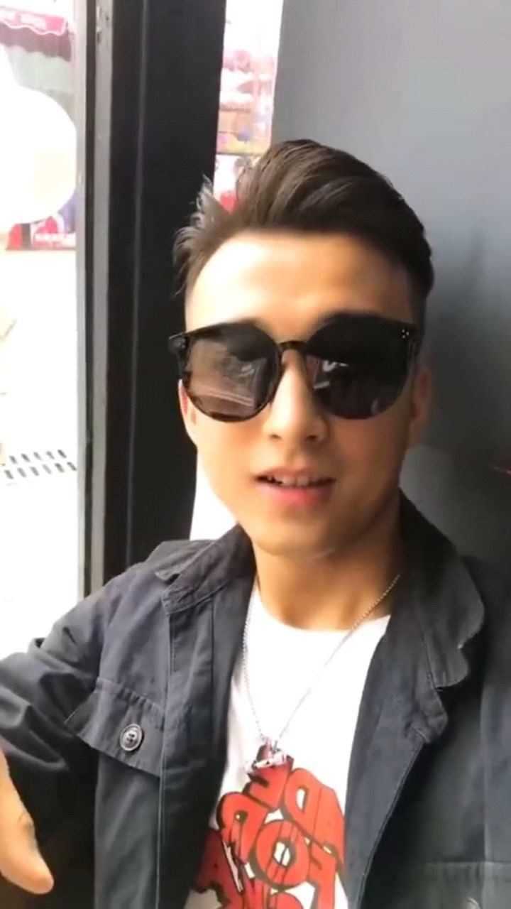 什么叫做贼眉鼠眼这位小哥给我们做了最好的诠释