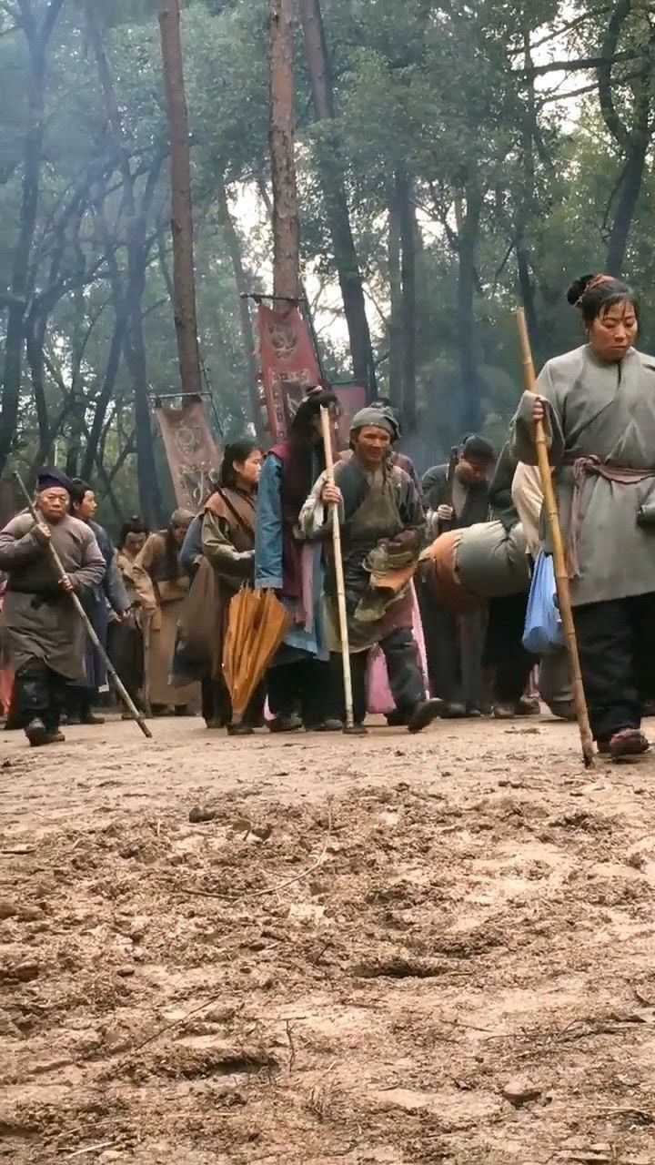 古代难民逃难路上,古装剧拍摄现场