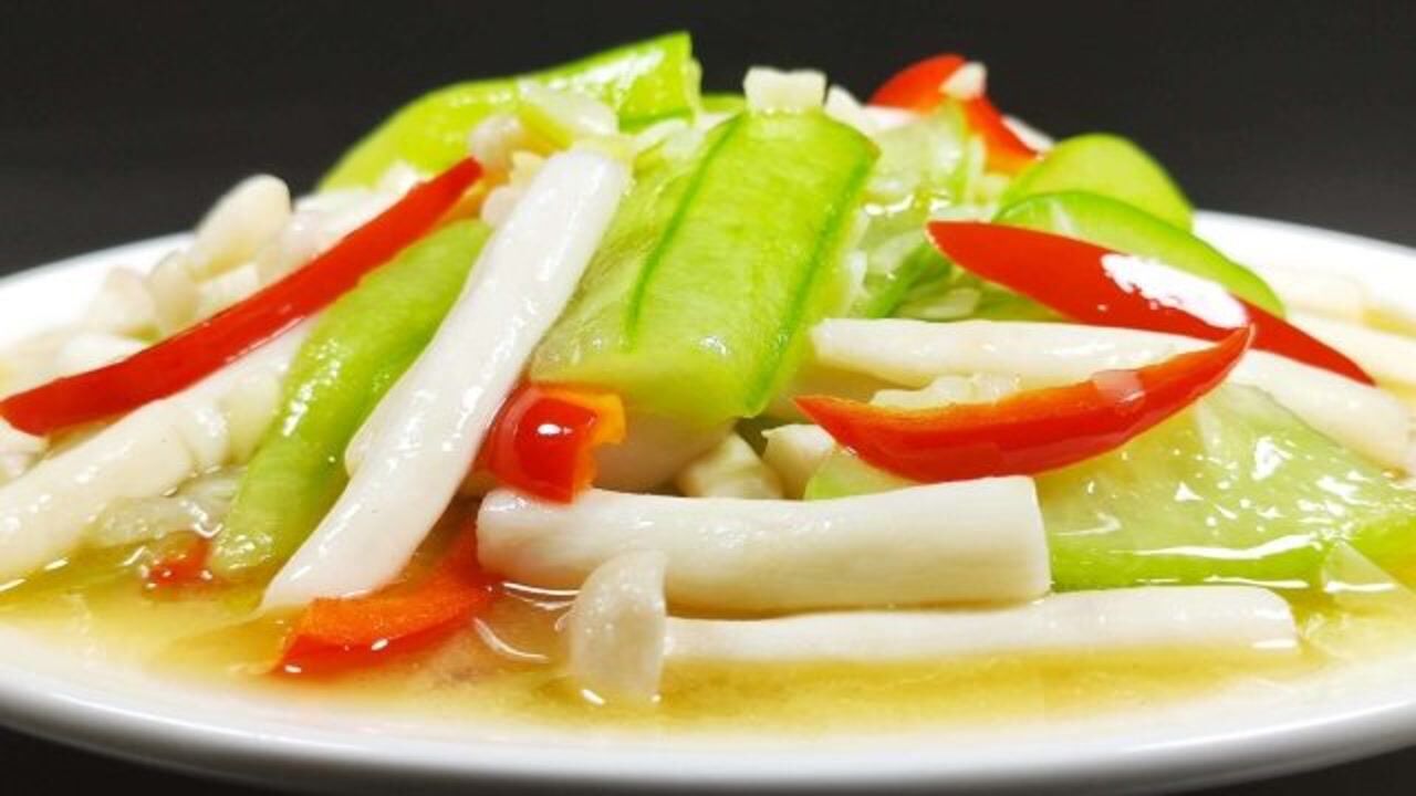 天气热试试白玉菇炒丝瓜,清爽丝滑,隔三差五吃一次,清淡又营养