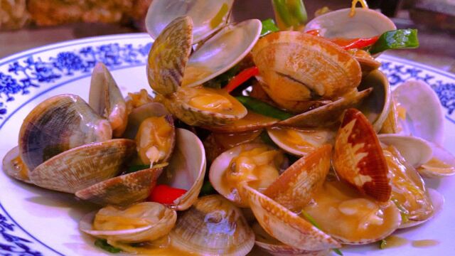 饭店大厨“爆炒花甲”正确做法,鲜嫩无沙真过瘾,一次3斤吃不够