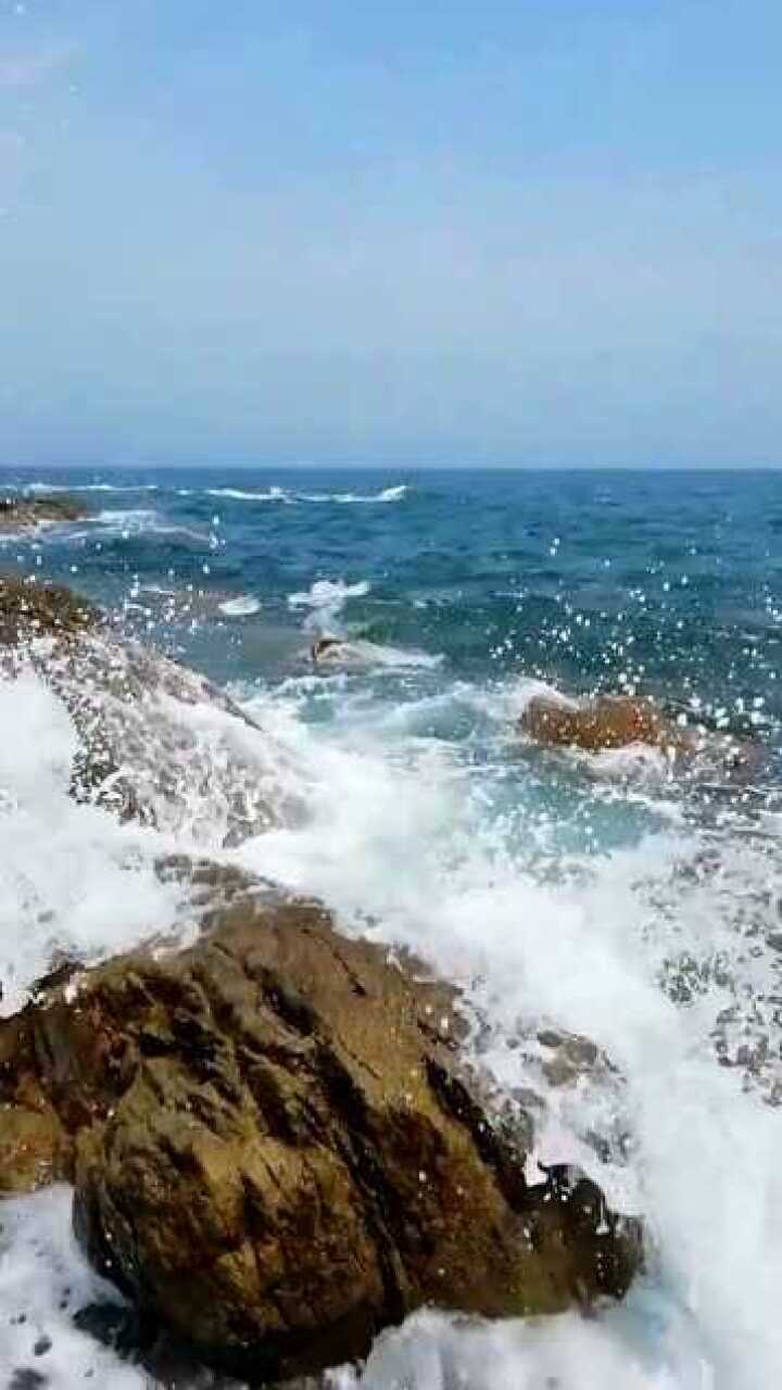 大海其浩瀚辽阔,其深蓝无际,其无边无际