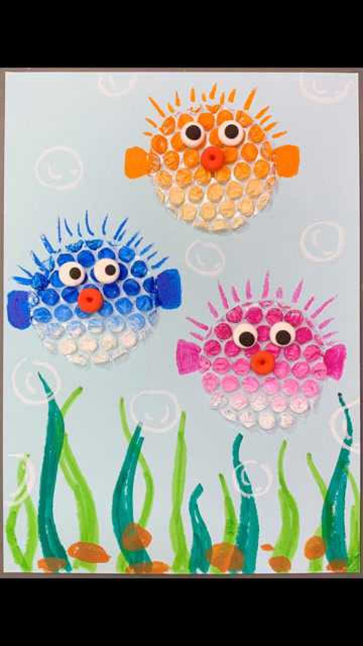 用气泡膜画画会上瘾来画三只呆萌的小河豚吧创意儿童画幼儿园手工亲子