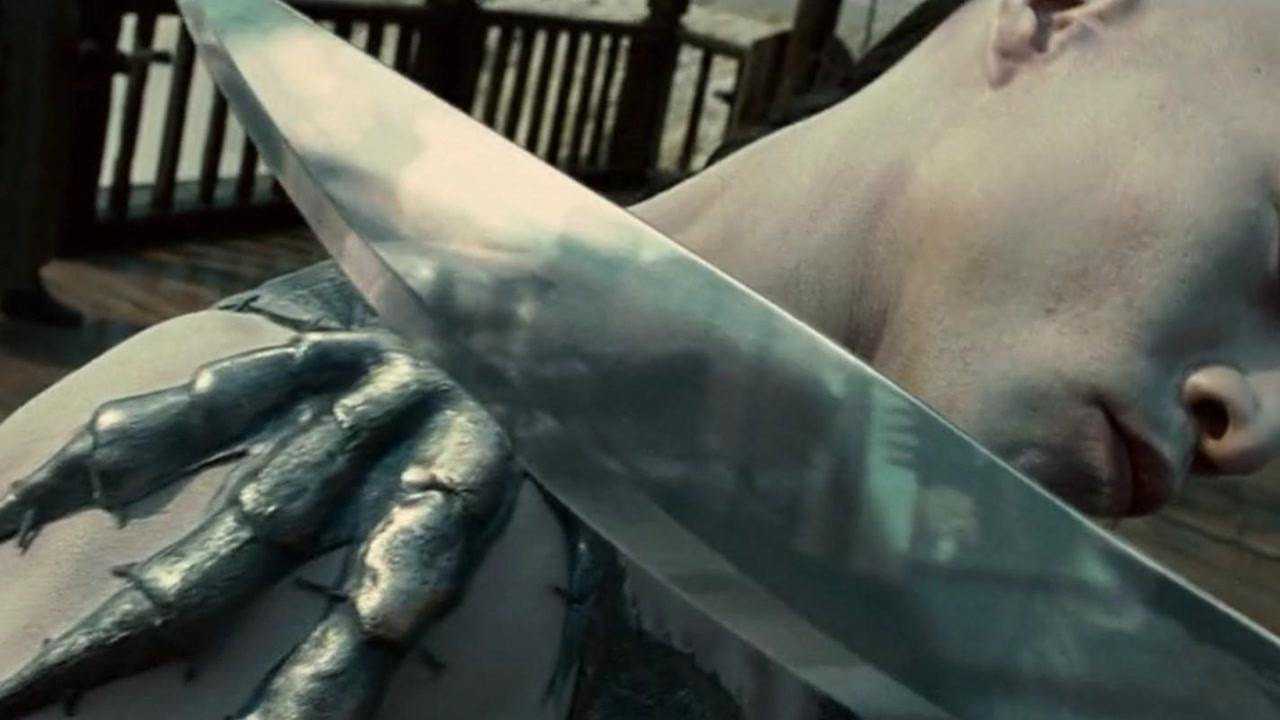 经典武侠电影乌金软甲一寸寸镶在皮肤上甲不离身刀枪不入!