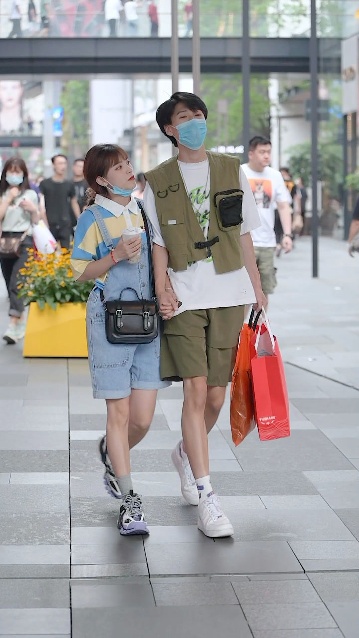 王摇摆带着菜菜,来太古里炸街了!