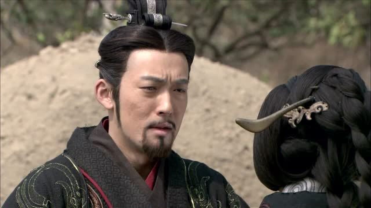 大秦帝国之崛起嬴稷不知何时来到了芈太后的身边问母亲又来看望大哥啊