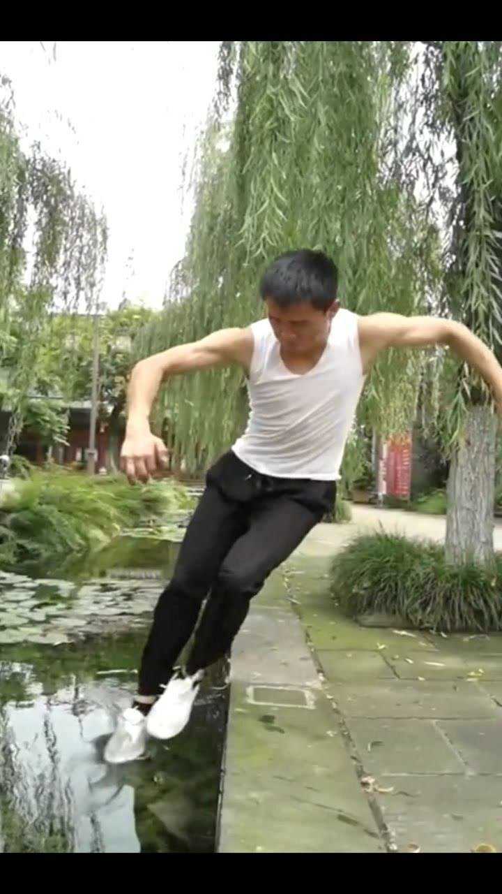 侧面蜻蜓点水,这是真的高手
