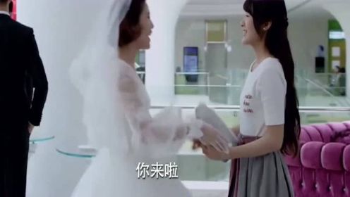 美女去参加好友的婚礼，没想到新郎竟是男友哥们儿，美女瞬间傻眼了