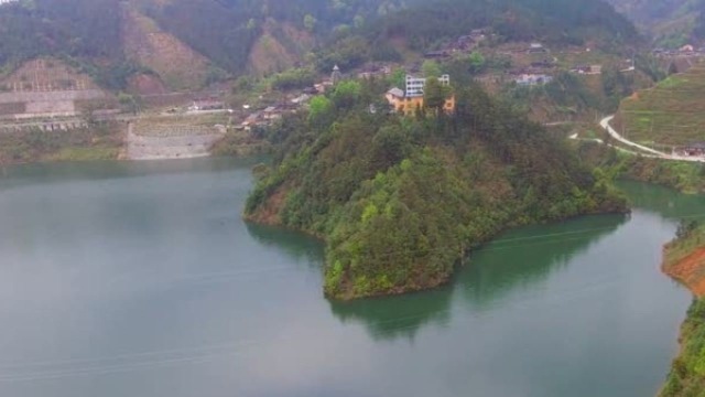 在贵州发现一座乌龟山,神似老龟出海的风水宝地