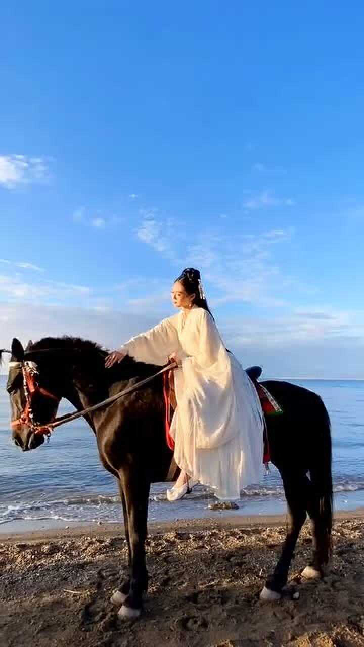 单人独骑闯天涯孤身漂泊走他乡