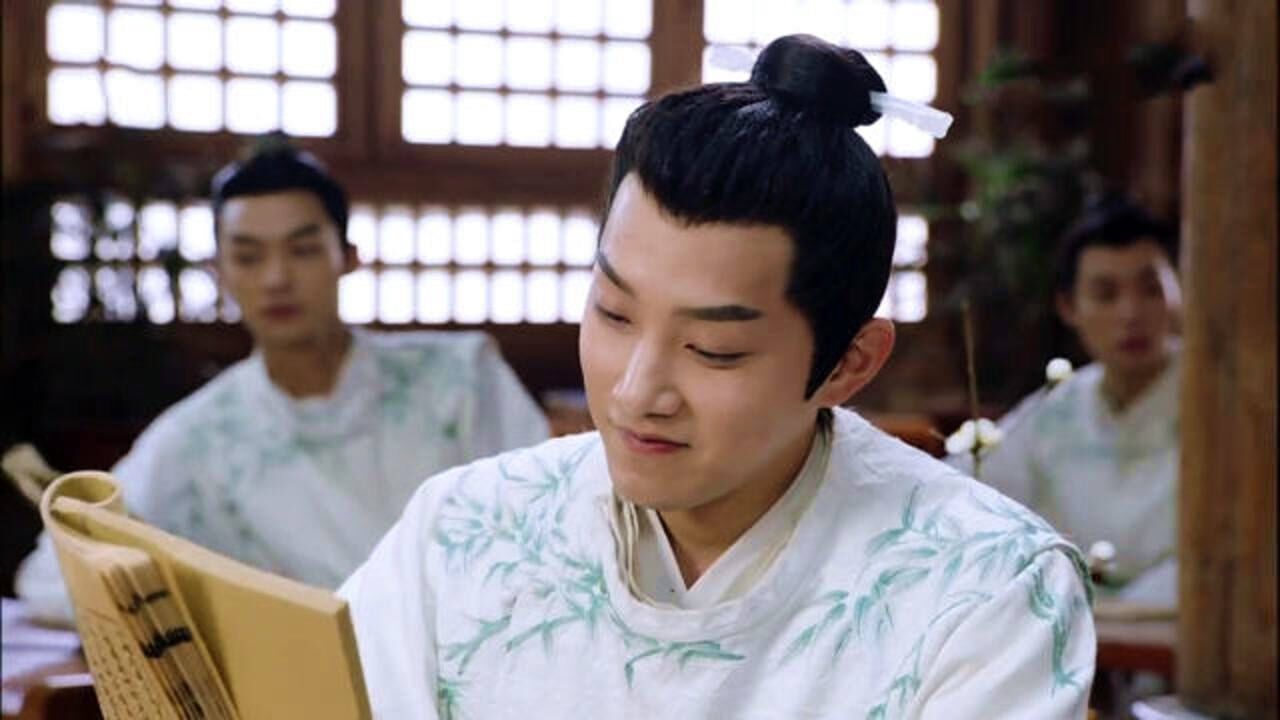 青青子衿:闻人隽课堂开小差被打,骆秋迟一把搂住霸气护妻,苏炸了